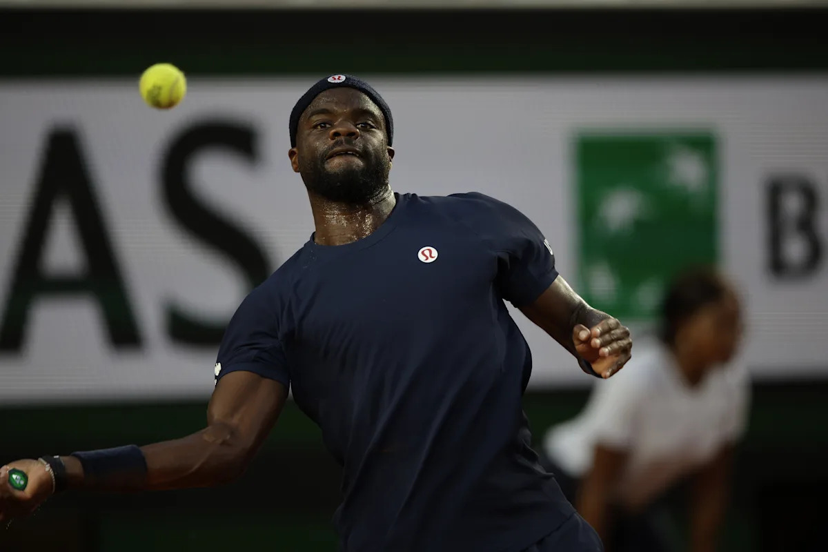 Roland-Garros: Frances Tiafoe vuelve al mejor Jaime Faria tras una derrota temprana