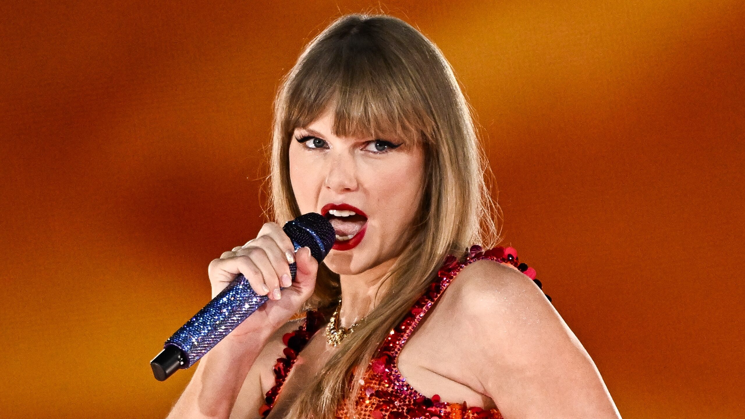 0121_taylorswift_header-scaled.jpg