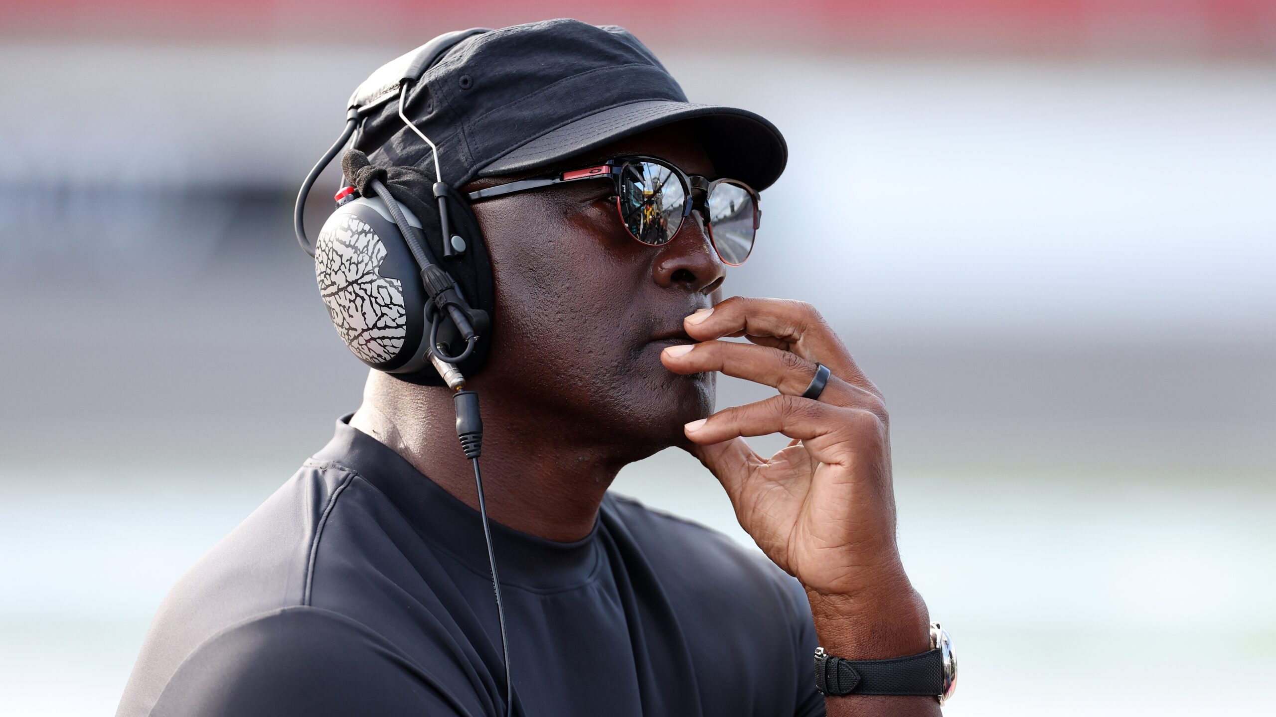 Michael Jordan, criticado por tocar a un niño “inapropiadamente”