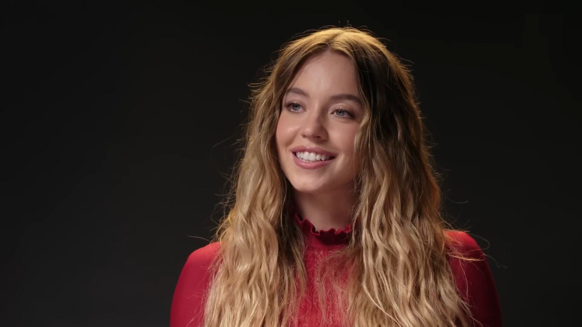 Sydney Sweeney modela su propia lencería, que es espectacular
