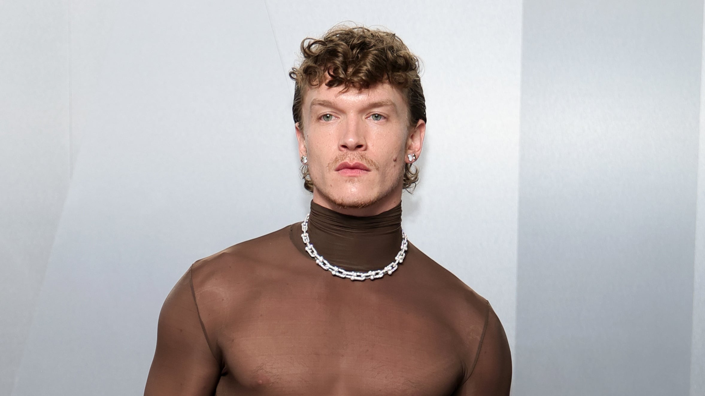 Connor Storrie y Troye Sivan fueron vistos saliendo juntos de los Oscar