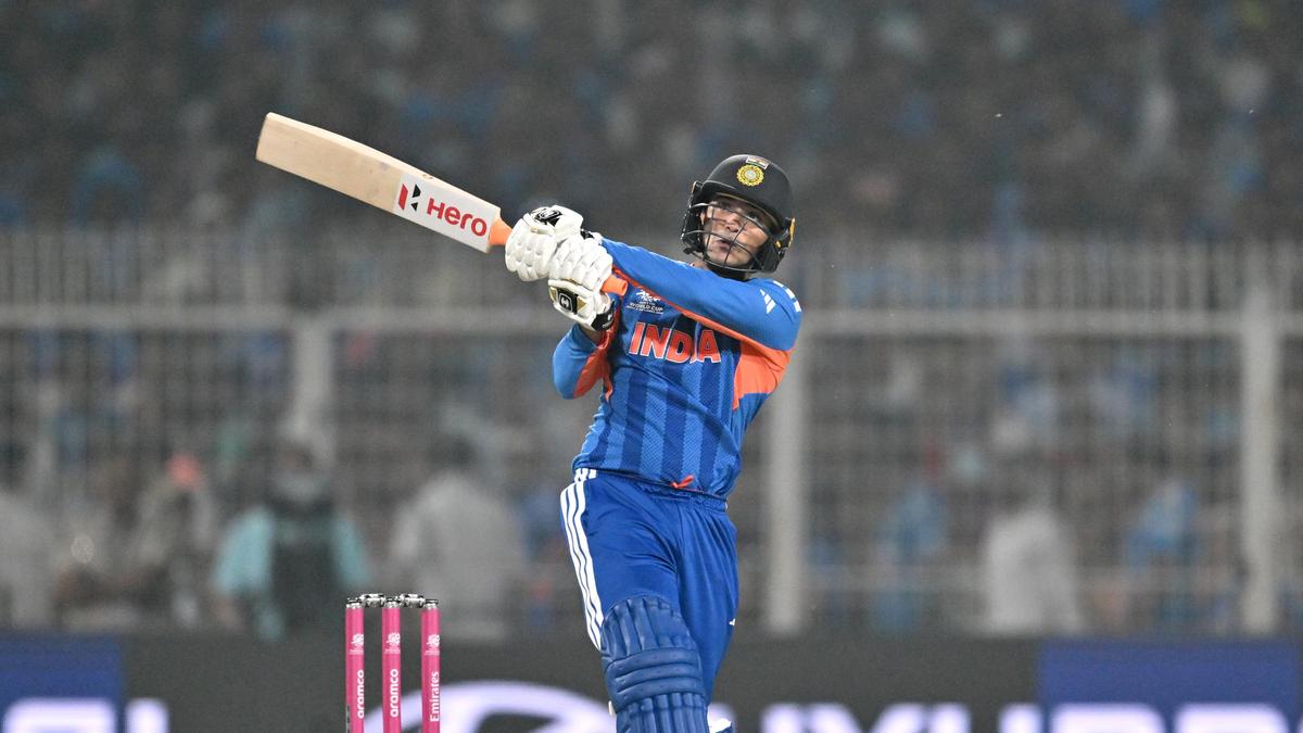 Sahibzada Farhan sigue a Abhishek Sharma en la clasificación ICC T20I