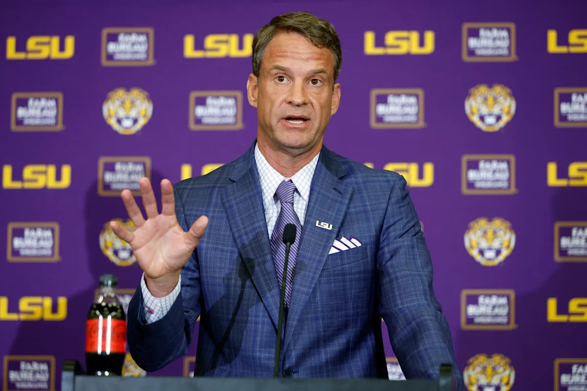 Lane Kiffin dice que no conoce “los números” de su propio contrato con LSU en la primera conferencia de prensa