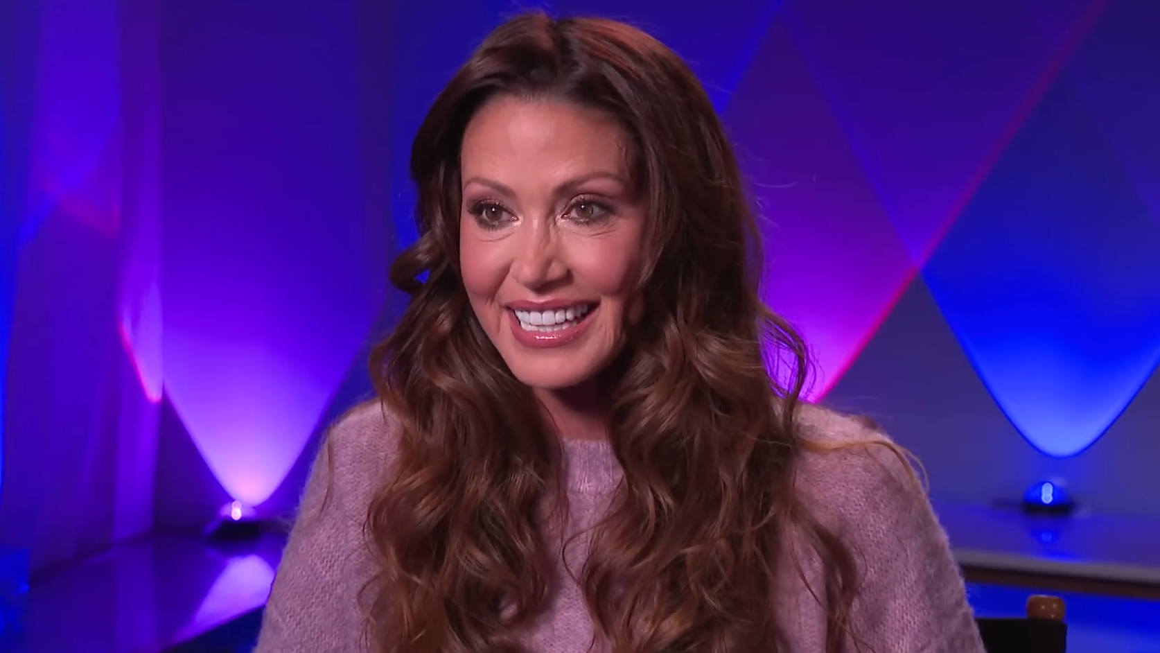 0416_use_shannonelizabeth_01-Cropped.png