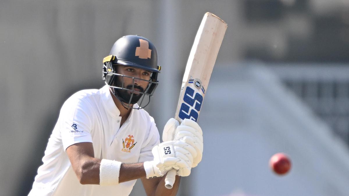 Trofeo Ranji 2025-26: Karnataka entierra a Uttarakhand bajo una montaña de pistas en el segundo día