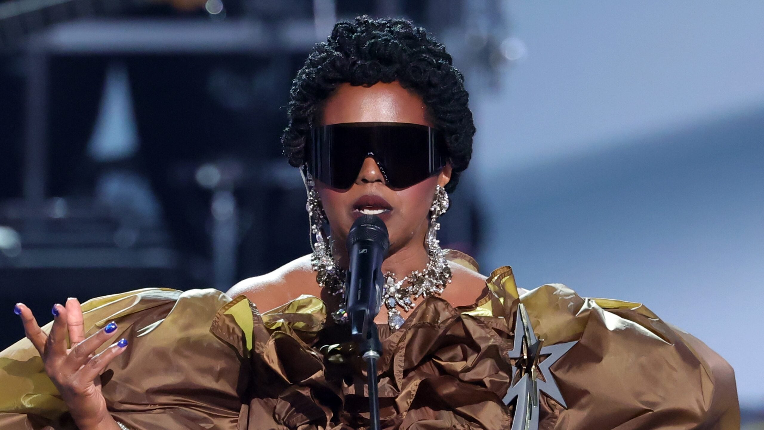 Lauryn Hill honrada y actúa en los premios BET