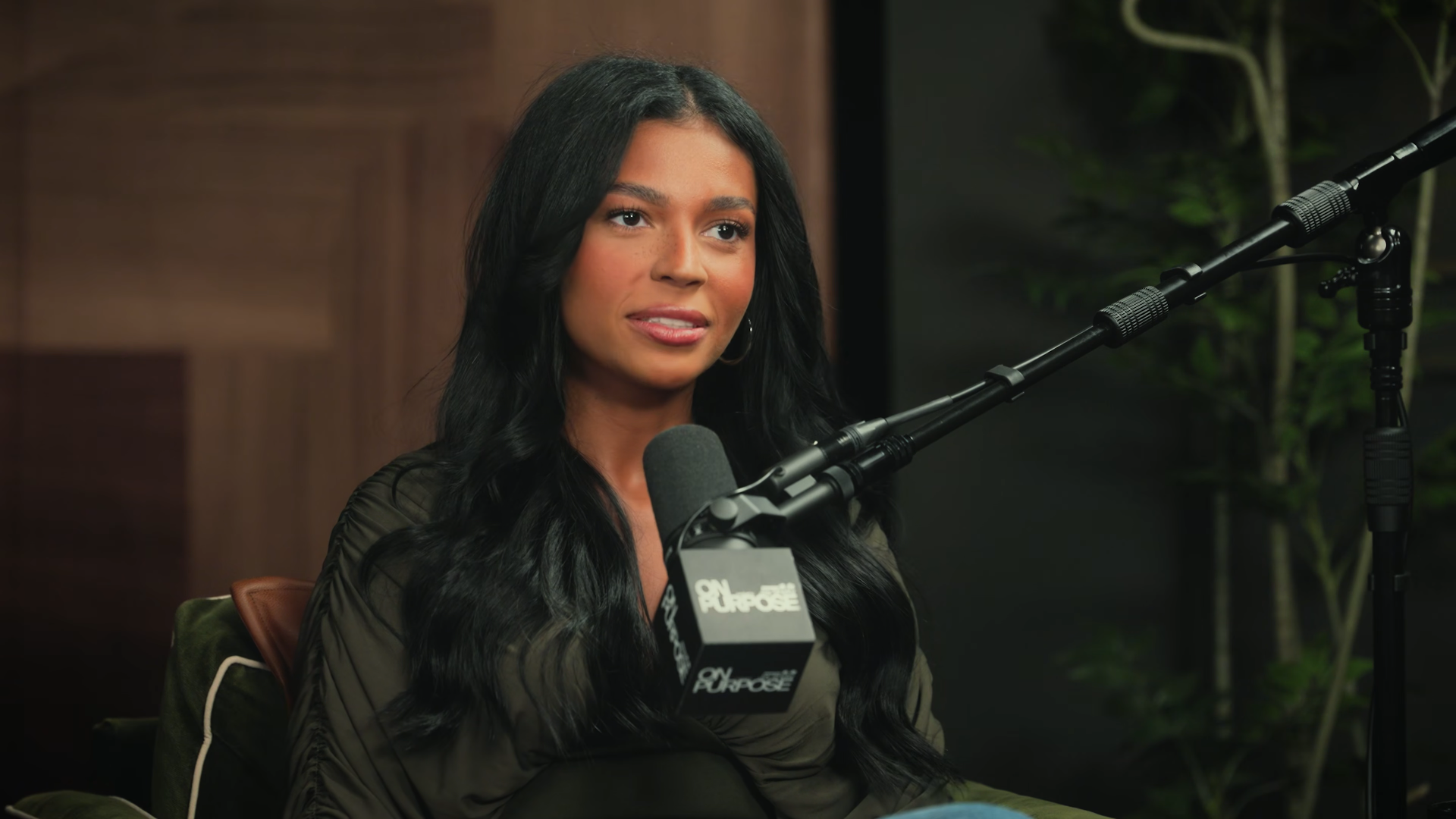 La estrella de ‘SLOMW’ Layla Taylor se declara bisexual y sale con una mujer