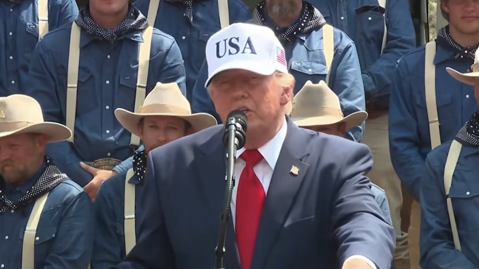 Donald Trump bromea sobre los “tríos” con sus hijos, pero ¿por qué?