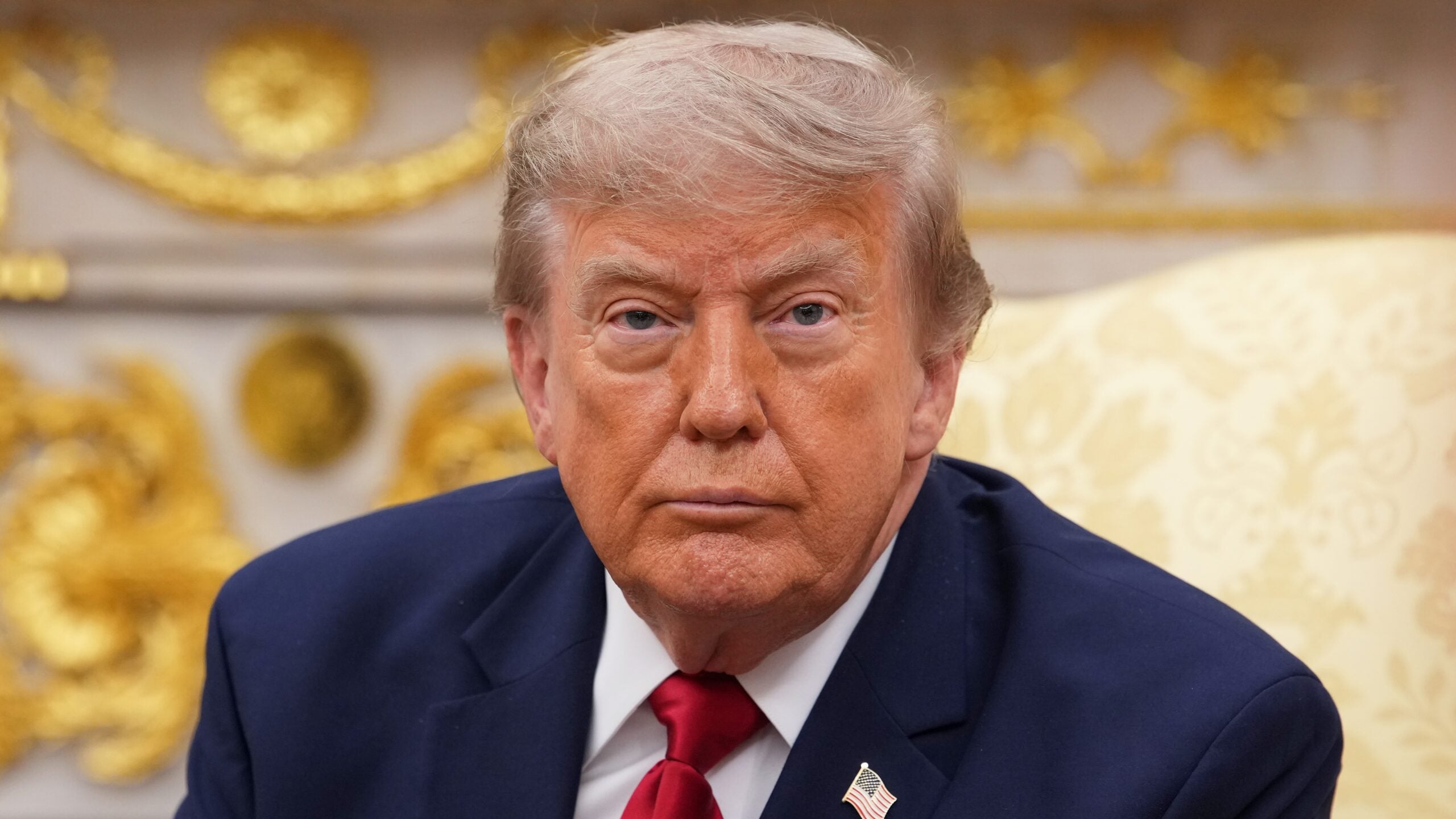 Una moneda de Donald Trump de 1 dólar en producción en la Casa de la Moneda de EE. UU.