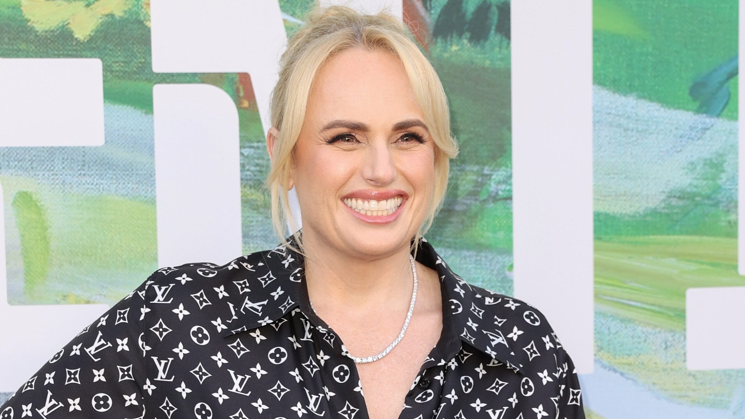 Rebel Wilson celebra victoria legal y se desestima demanda por difamación