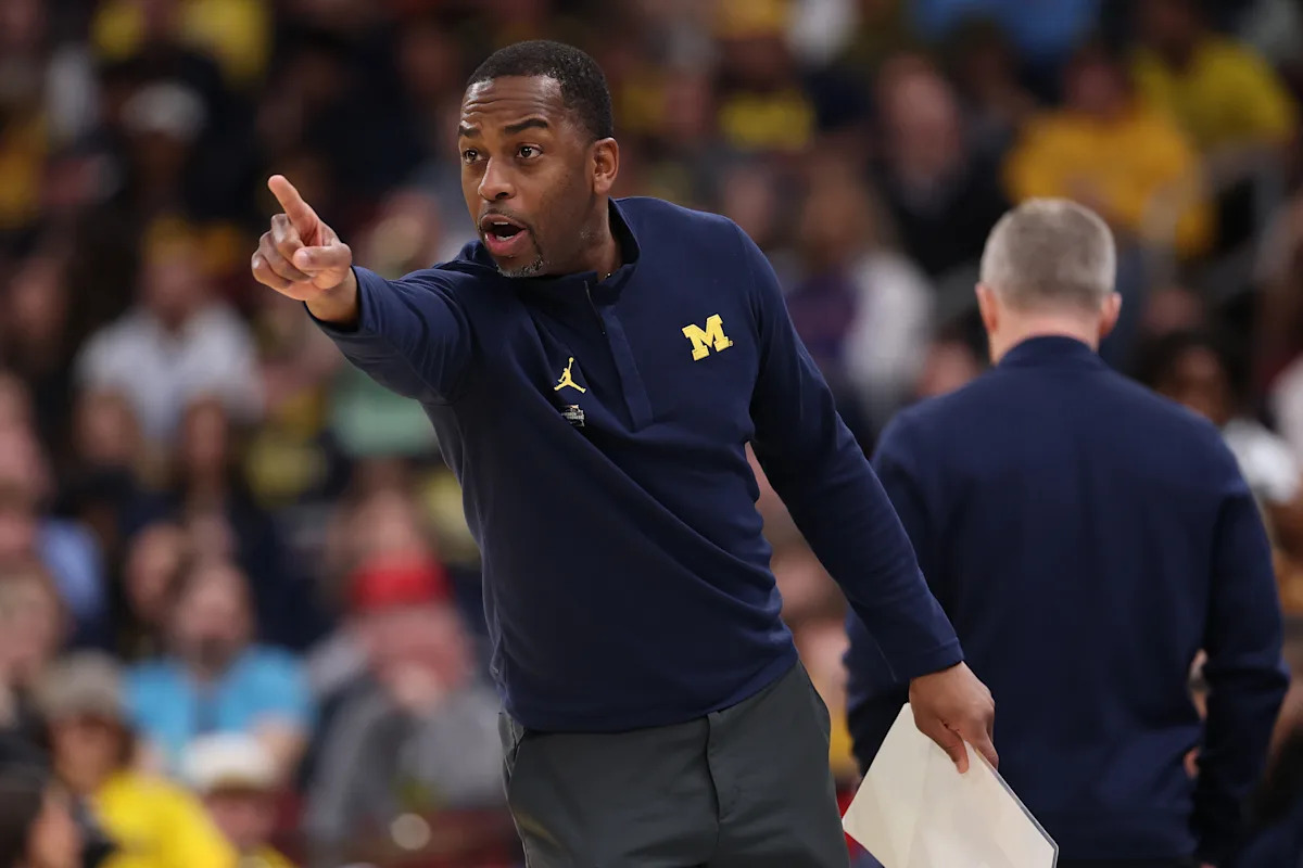 Michigan nombra entrenador en jefe interino a Mike Boynton Jr. después de que Dusty May se fuera al trabajo de los Mavericks