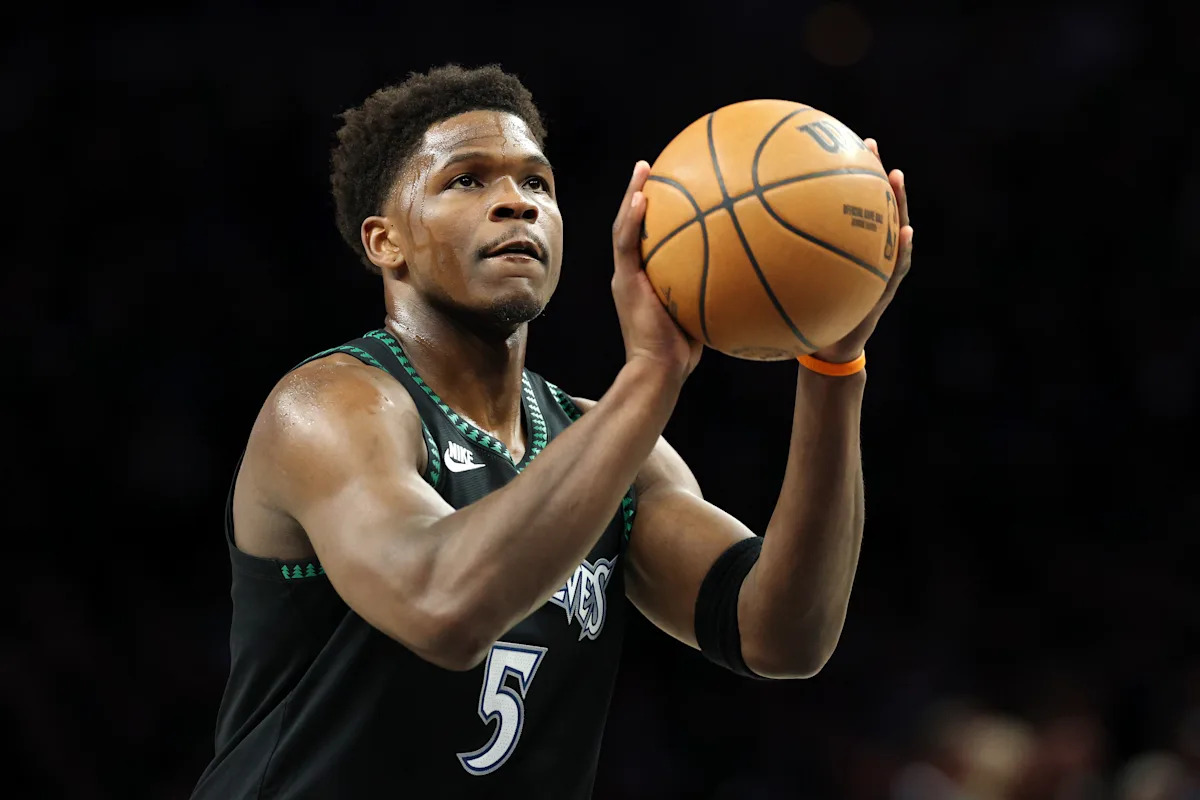 Los Timberwolves presentan una nueva apariencia con uniformes, logotipo y campo actualizados