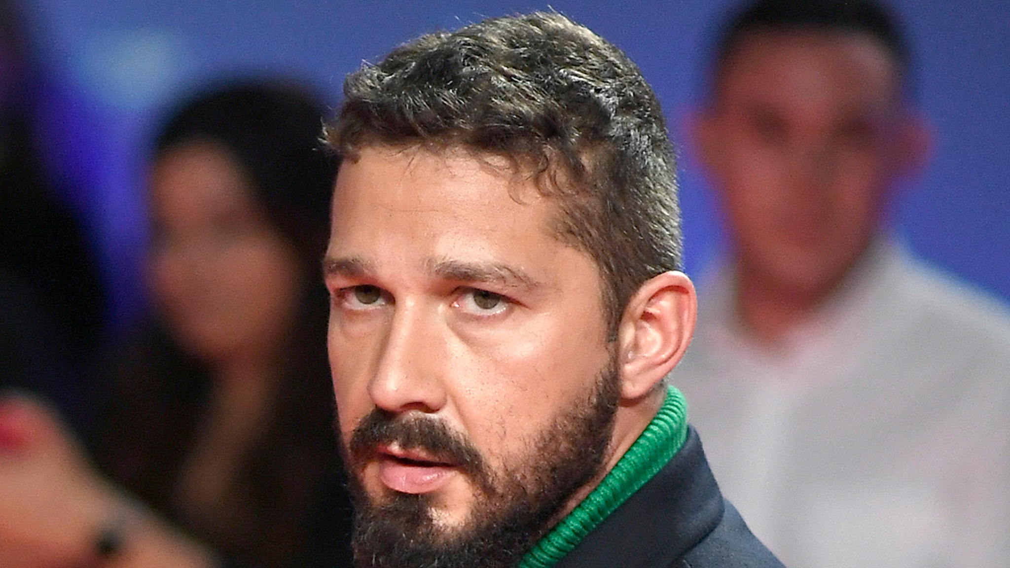 Nueva orden de arresto supuestamente emitida por el arresto de Shia Labeouf en Mardi Gras