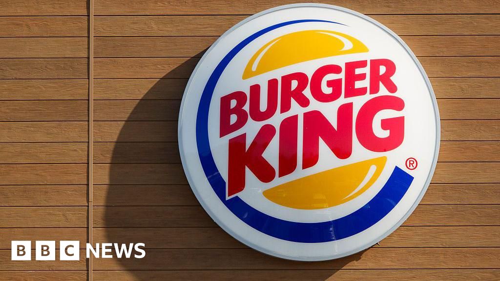 Burger King lanza auriculares con inteligencia artificial que rastrean la “amabilidad” de los empleados