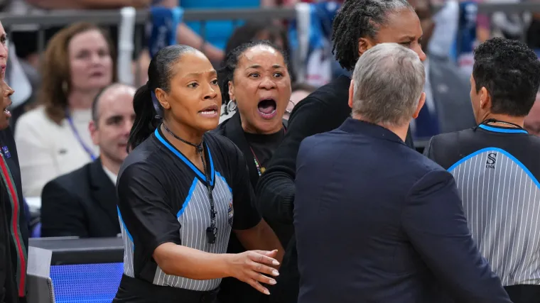 MIRAR: Geno Auriemma tiene palabras para Dan Staley en el intercambio de calor en la Final Four