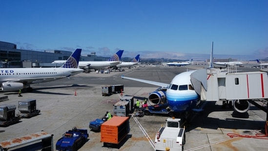 ¿Qué pasó en el aeropuerto de San Francisco? El arresto de ICE genera tensiones, el DHS responde: ‘No hay razón para sospechar…’