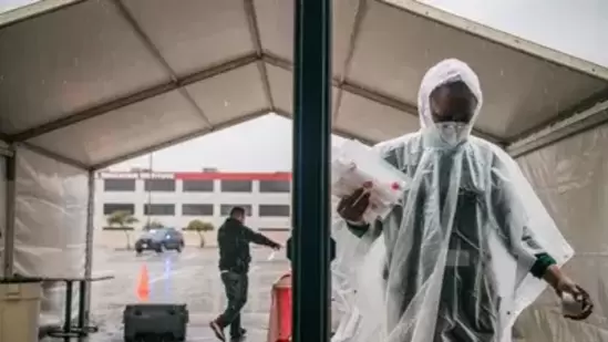 ¿Qué es la variante COVID “cigarra”? Todo lo que necesita saber sobre la cepa altamente mutada que se propaga en los Estados Unidos