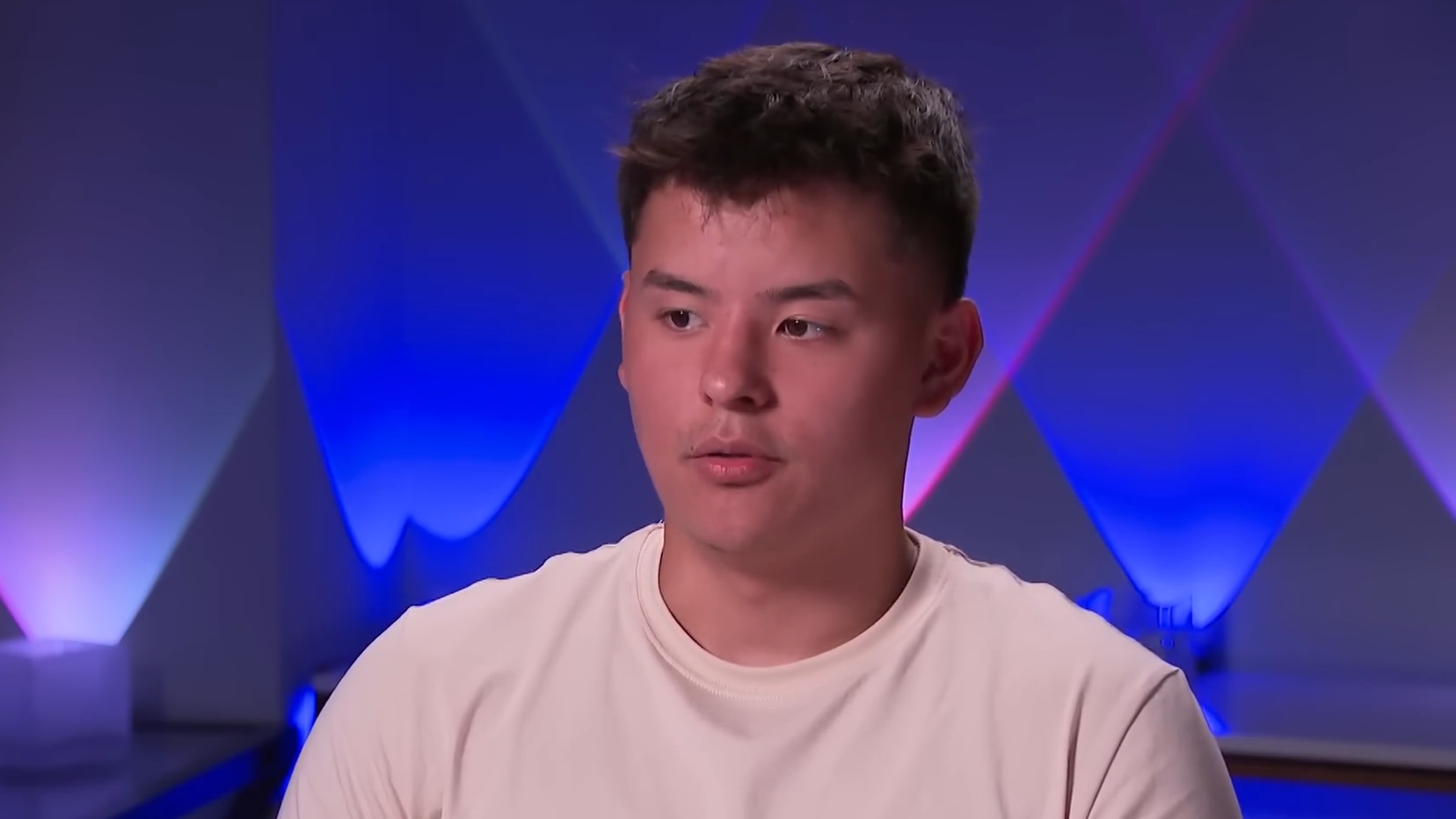 1008_collingosselin_01_crop.png