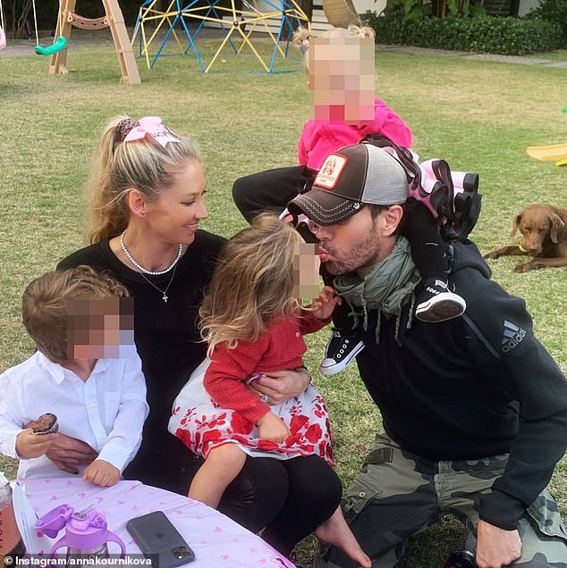101366375-15407577-Kournikova_and_singer_Enrique_Iglesias_have_three_kids_twins_Luc-a-2_1766442319836.jpg
