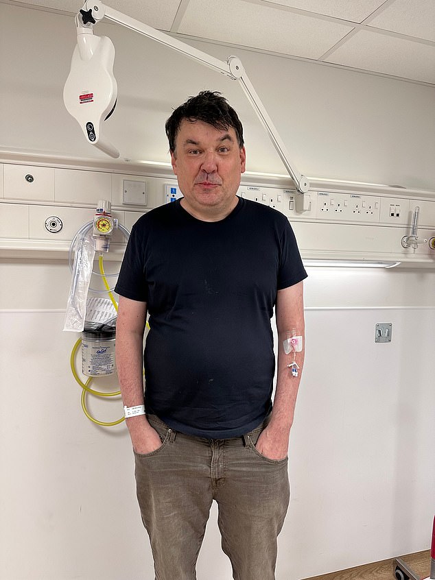 101777829-15288091-Graham_Linehan_above_posted_online_this_photo_taken_in_A_E_after-a-1_1763138428443.jpg