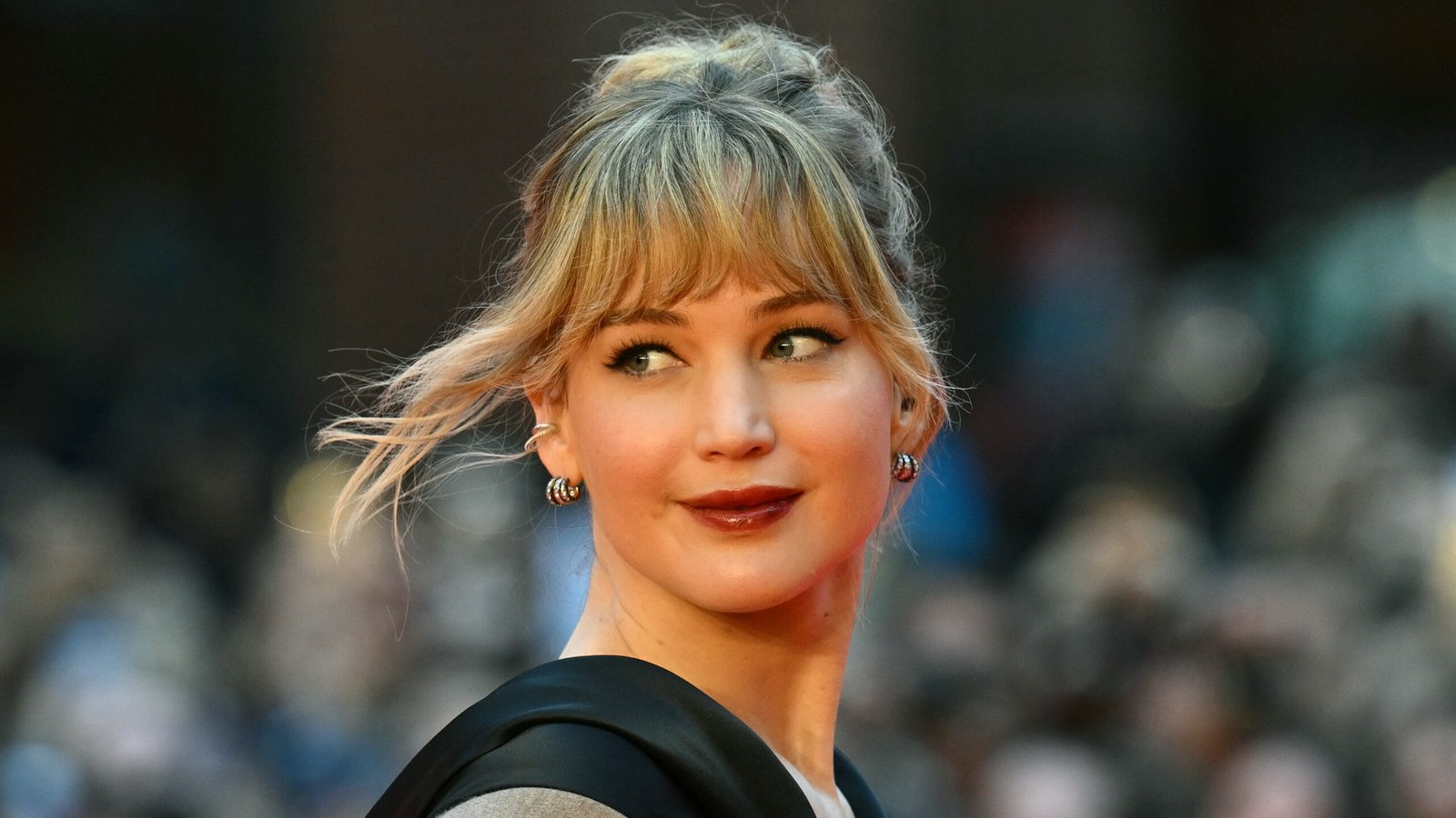1028_jenniferlawrence_header-scaled.jpg