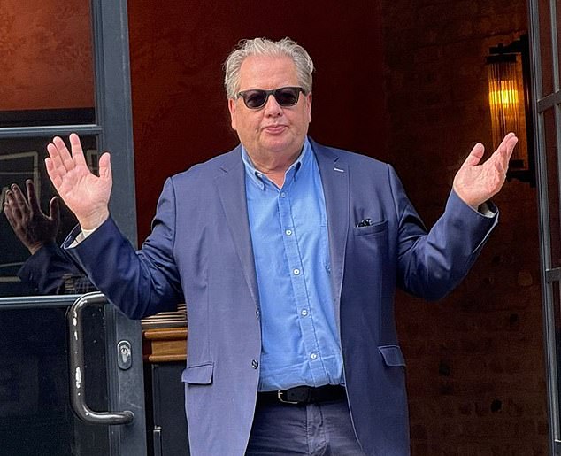 Mike Graham fue despedido del programa de entrevistas después de que apareciera una publicación racista en su cuenta de Facebook.