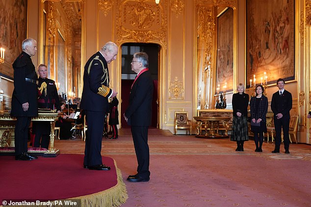 Casi 10.000 autores publican un libro en blanco para protestar contra el robo de su trabajo por parte de la IA