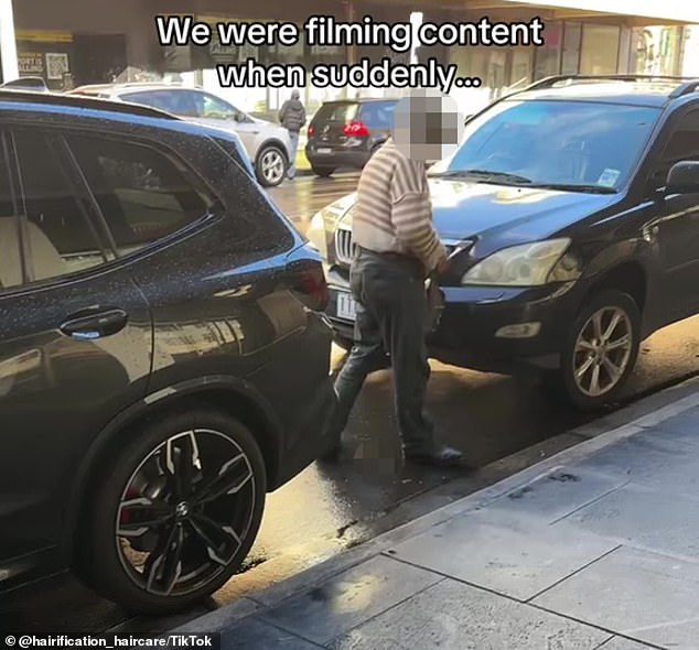 El acto espantoso de un hombre en Chapel Street en el fondo de un clip de TikTok revela lo que todos piensan sobre Melbourne