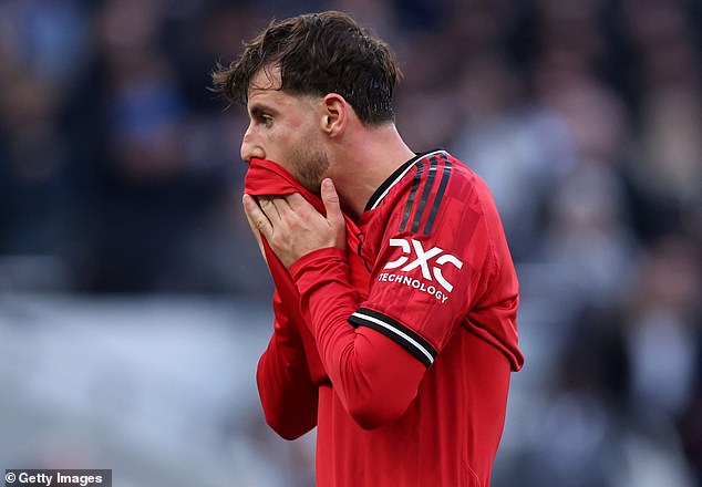 Hombre arrestado por supuestamente insultar a Mason Mount durante el choque con el Tottenham, después de que los Spurs recibieran una multa de £ 75.000. libras cuando la estrella del Man United fue blanco de cánticos homofóbicos la temporada pasada