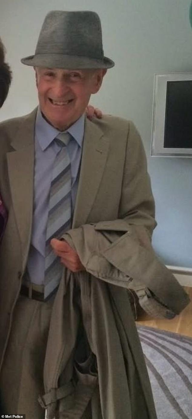 El ladrón que mató a machetazos y a golpes a un pensionista (87) en la calle por su pastel casero y su caja de cereales ha sido encarcelado durante al menos 23 años