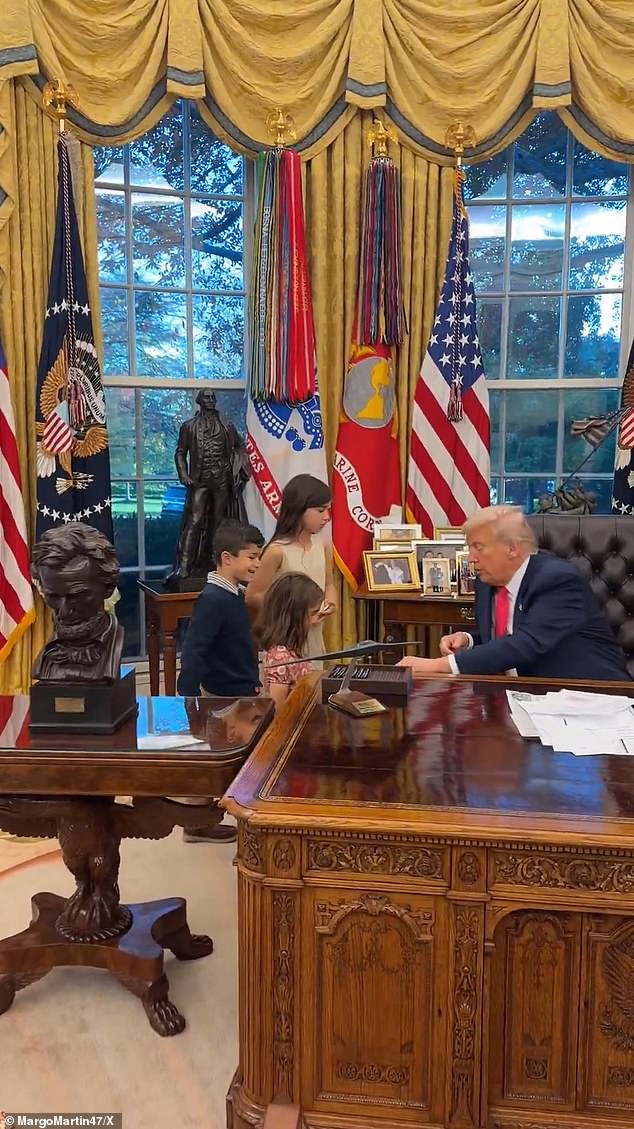 103884765-15291473-Trump_introduces_himself_to_one_of_the_young_children_as_Donald_-a-3_1763132904153.jpg