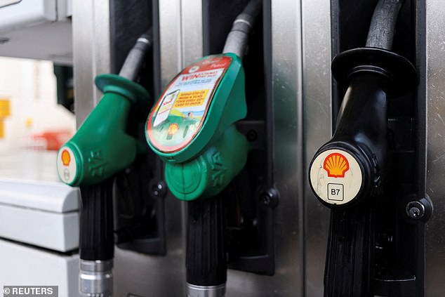 Los precios de la gasolina alcanzaron máximos de siete meses una semana antes del presupuesto: ¿Reeves afectará más a los automovilistas al aumentar los impuestos sobre el combustible?