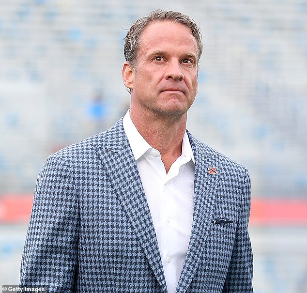 LSU ‘finalizó una sorprendente oferta de $ 90 millones’ para el entrenador de Ole Miss, Lane Kiffin, semanas después de despedir a Brian Kelly