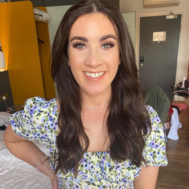 La maestra “brutal” despedida que fingió cáncer y fingió su propia muerte vuelve a estar a cargo de los niños.