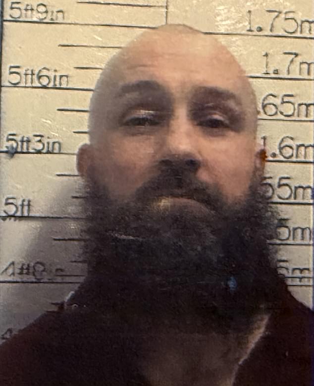 ¡Impenitente! El asesino que asesinó a un camarero indio en Orkney cuando era adolescente rompe el silencio para negar su culpabilidad