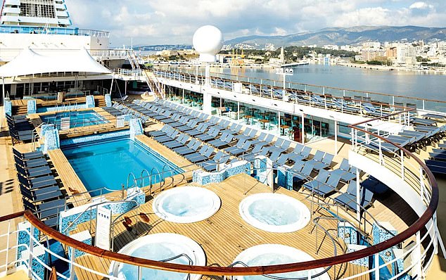 Pasajero de crucero ‘de las Islas Británicas’ cae de un barco sólo para adultos en misión de búsqueda en un viaje a las Islas Canarias