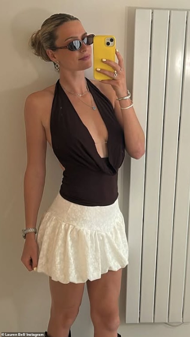 La estrella inglesa Lauren Bell ha sido aclamada como la “jugadora de críquet más bella del mundo” por cientos de nuevos aficionados indios tras inscribirse en su liga.