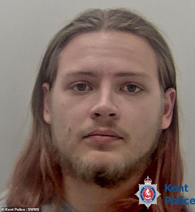 Asesino que tranquilamente dijo a la policía “Maté a alguien” encarcelado de por vida después de apuñalar a una mujer dormida y agredir sexualmente a su cadáver