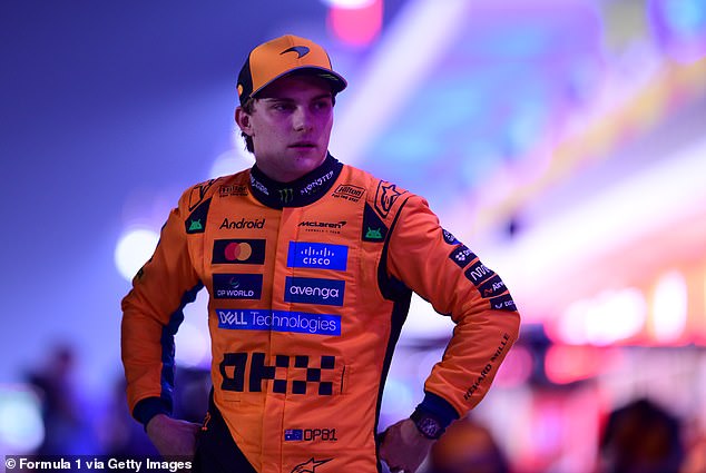 Oscar Piastri consigue la pole position para el sprint del GP de Qatar mientras Lando Norris, plagado de errores, lucha por controlar sus nervios y Max Verstappen intensifica su juego mental