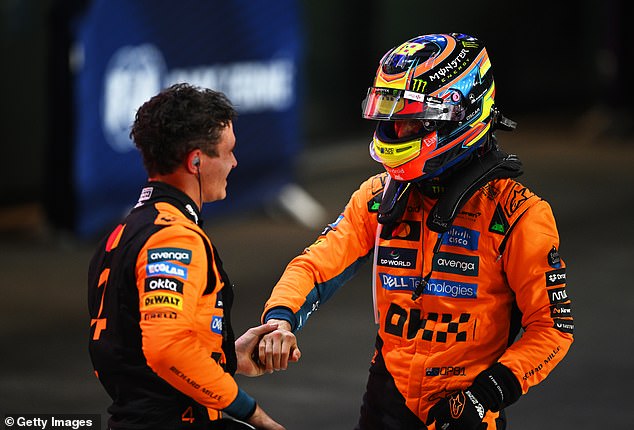 Oscar Piastri GANA la carrera de velocidad de Qatar para cerrar la brecha con su rival por el título, Lando Norris, mientras Lewis Hamilton sufre otra decepción con Ferrari.