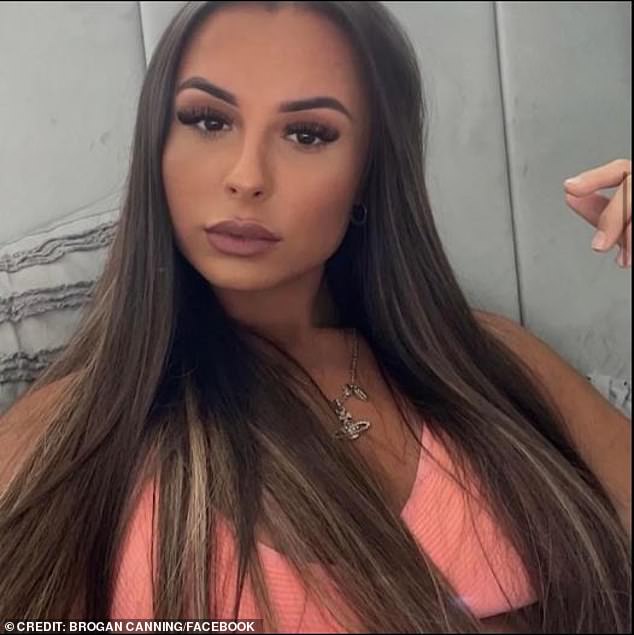 Tocando la pierna de un colega y jadeando por un beso, el PC en formación preguntó: “¿Crees que estoy en forma?” Una noche de borrachera está prohibida en el trabajo.