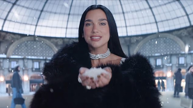 ¿Por qué la “antipatriótica” NBC eligió a BRIT como rostro del equipo de EE. UU. en lugar de a Sydney Sweeney? “Es una vergüenza”