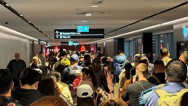 El caos aeroportuario está provocando grandes retrasos a los viajeros debido a las perturbaciones en toda Australia