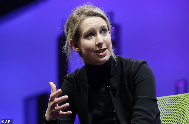 Elizabeth Holmes, estafadora condenada de Theranos, pide a Trump que conmute su pena de prisión