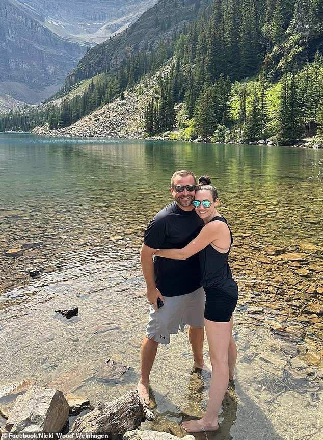 La brillante carrera de un CEO hecho a sí mismo explota después de un viaje en primera clase a un resort hawaiano frente al mar