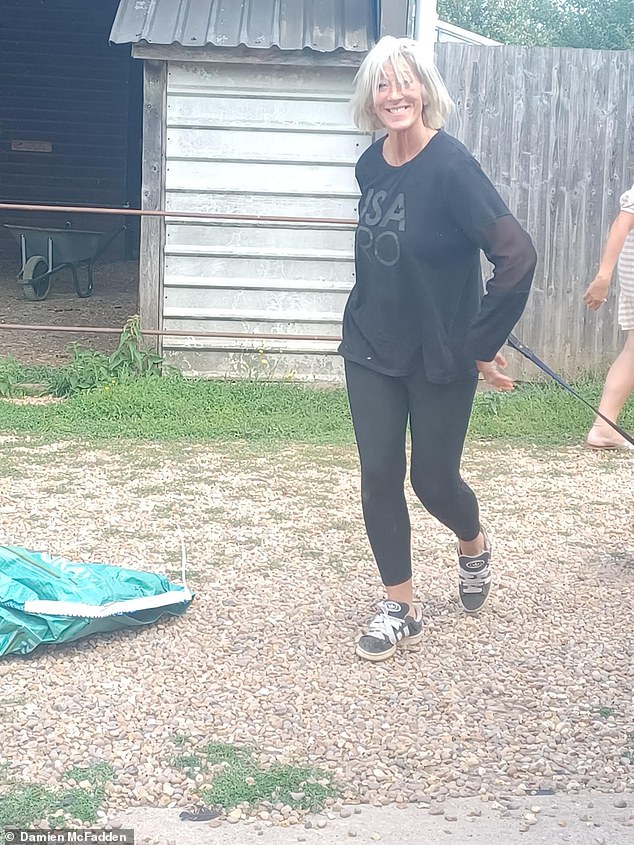 Cacas de perro en los muebles, montones de basura y una cocina destartalada… Mi pesadilla es intentar desalojar a una inquilina que ha criado 30 animales y me ha dejado un billete de 50.000 libras esterlinas, y su inesperado movimiento cuando la pillo con un hombre extraño.