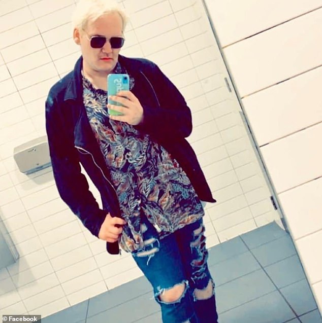 Cómo un ‘universitario que gana 42.000 dólares al año’ afirmó ser un chico de una escuela privada acusado de estar en el centro de una red satánica de abuso sexual infantil