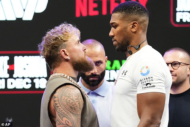Anthony Joshua tiene un físico increíblemente marcado, pero necesita perder mucho peso antes de pelear contra Jake Paul en tres semanas.