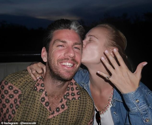 La estrella del tenis británico Cameron Norrie anuncia su compromiso con su novia durante un safari en Sudáfrica con una inspiradora publicación en las redes sociales.