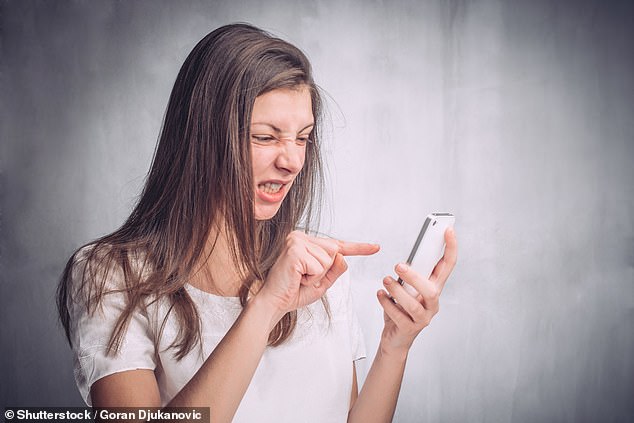 ‘Rage Bite’ nombrada Palabra del Año en Oxford: la frase que describe contenido exasperante en línea supera a ‘Aura-farming’ y ‘Biohack’ en el primer puesto